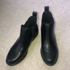 New with tags! H&M black Chelsea boots